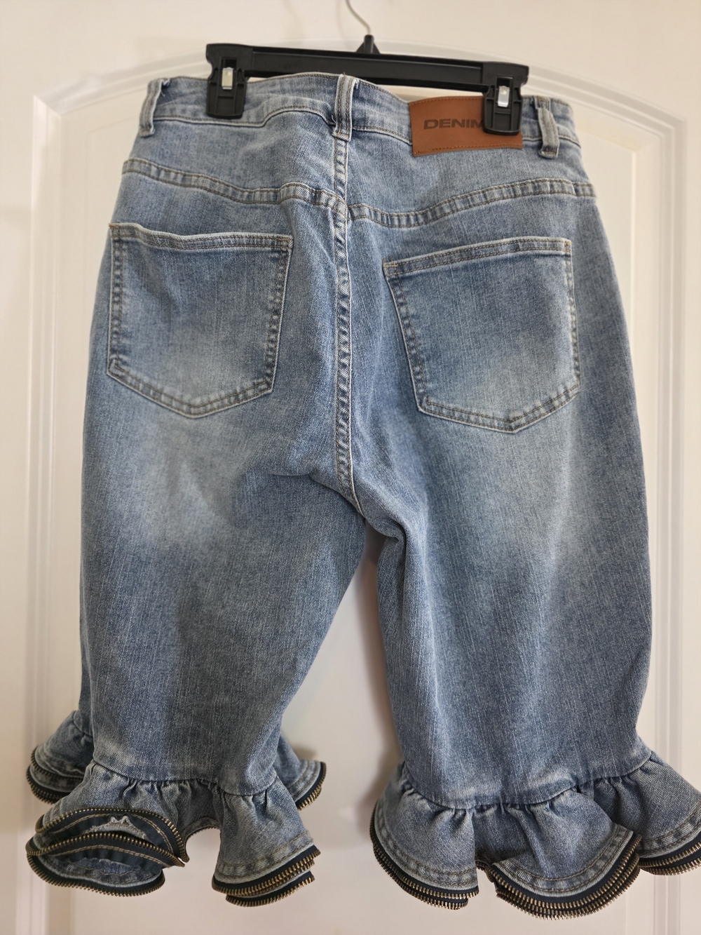 Zipper-Ruffle-Hem Cropped Light Blue Denim Shorts - Picture 4 of 5